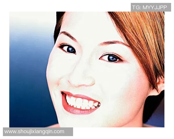 笑脸头像下的足球明星女生展现青春活力与运动魅力