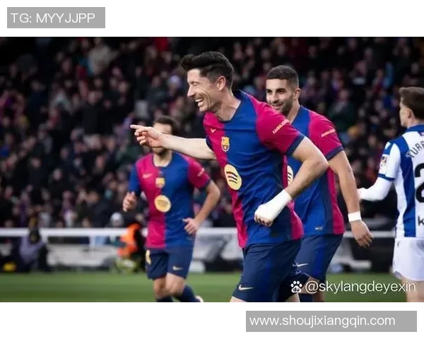 足球明星伤愈归来重返训练场展现强大斗志与拼搏精神